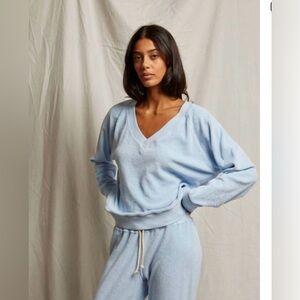 NEW PERFECTWHITETEE sonny loop terry v-neck sweatshirt in sky blue size Medium
